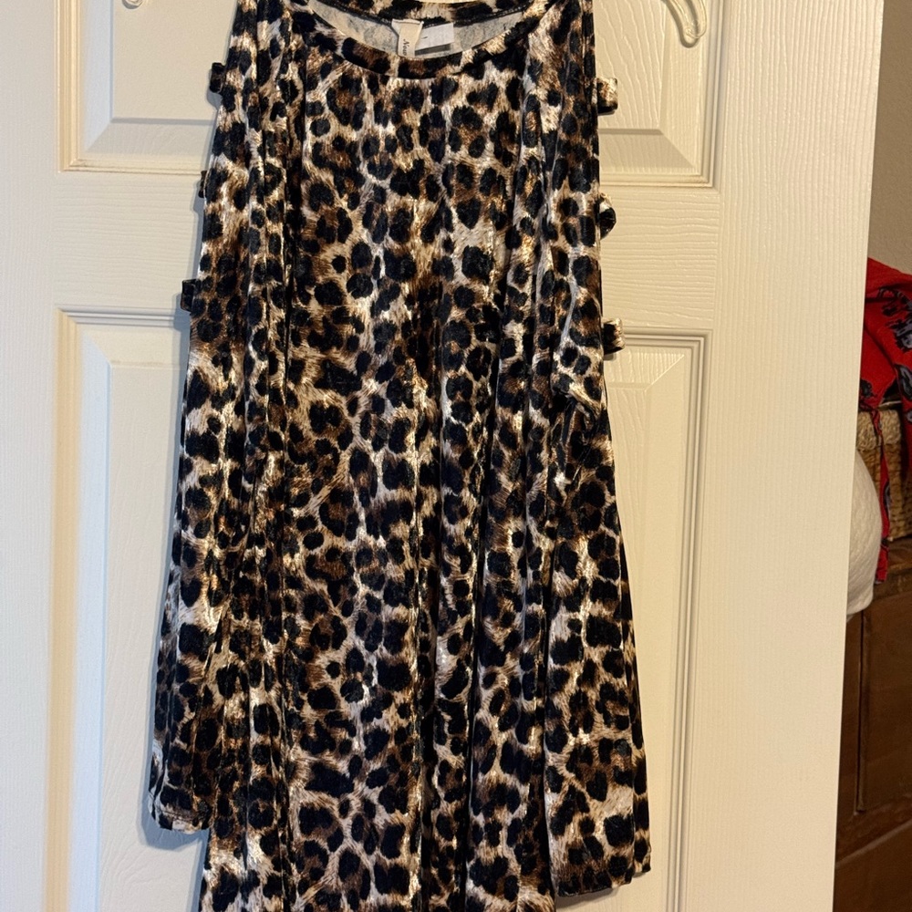 Leopard Print Cutout Long-Sleeve Shirt